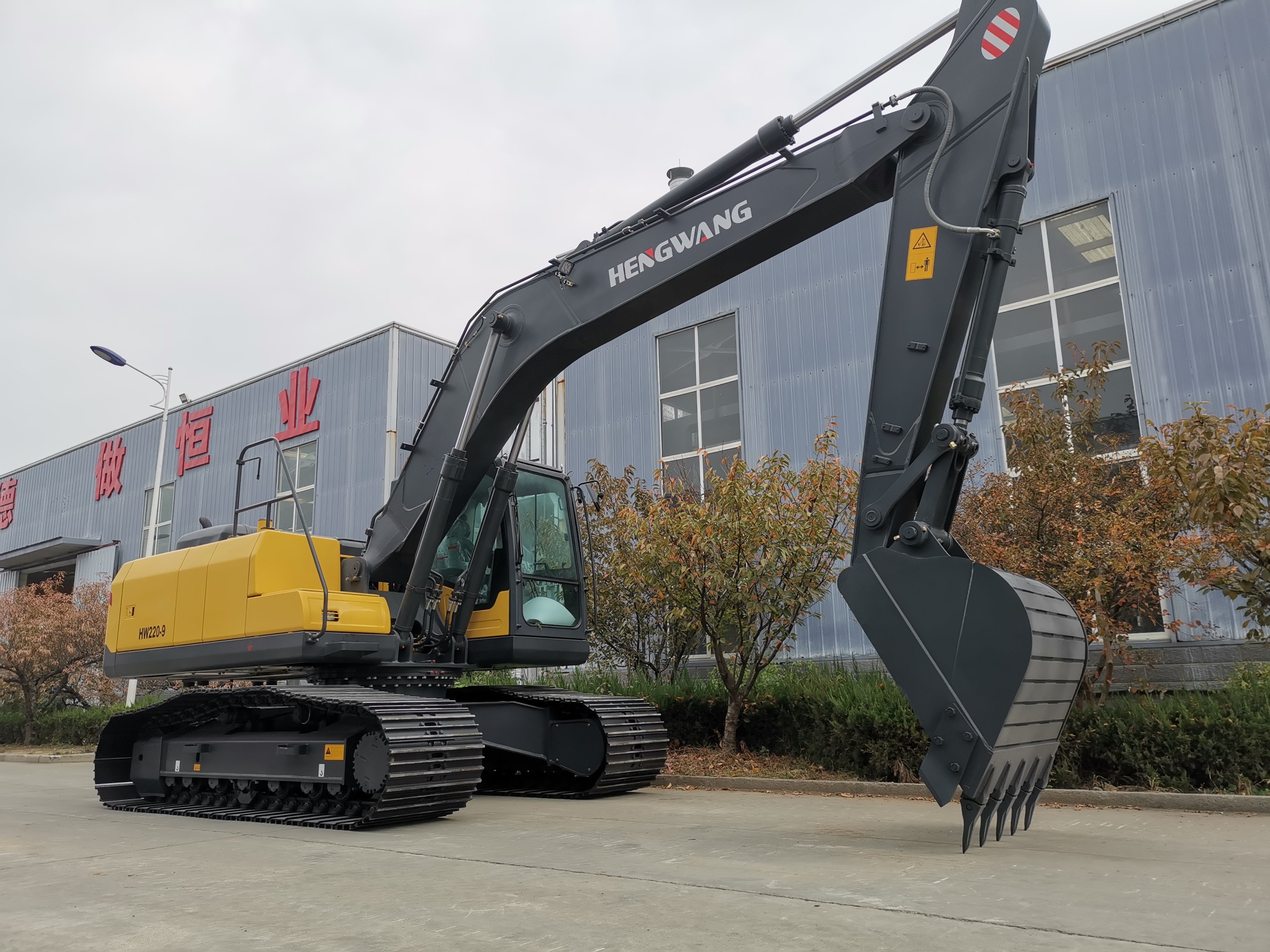 HW220 large excavator.