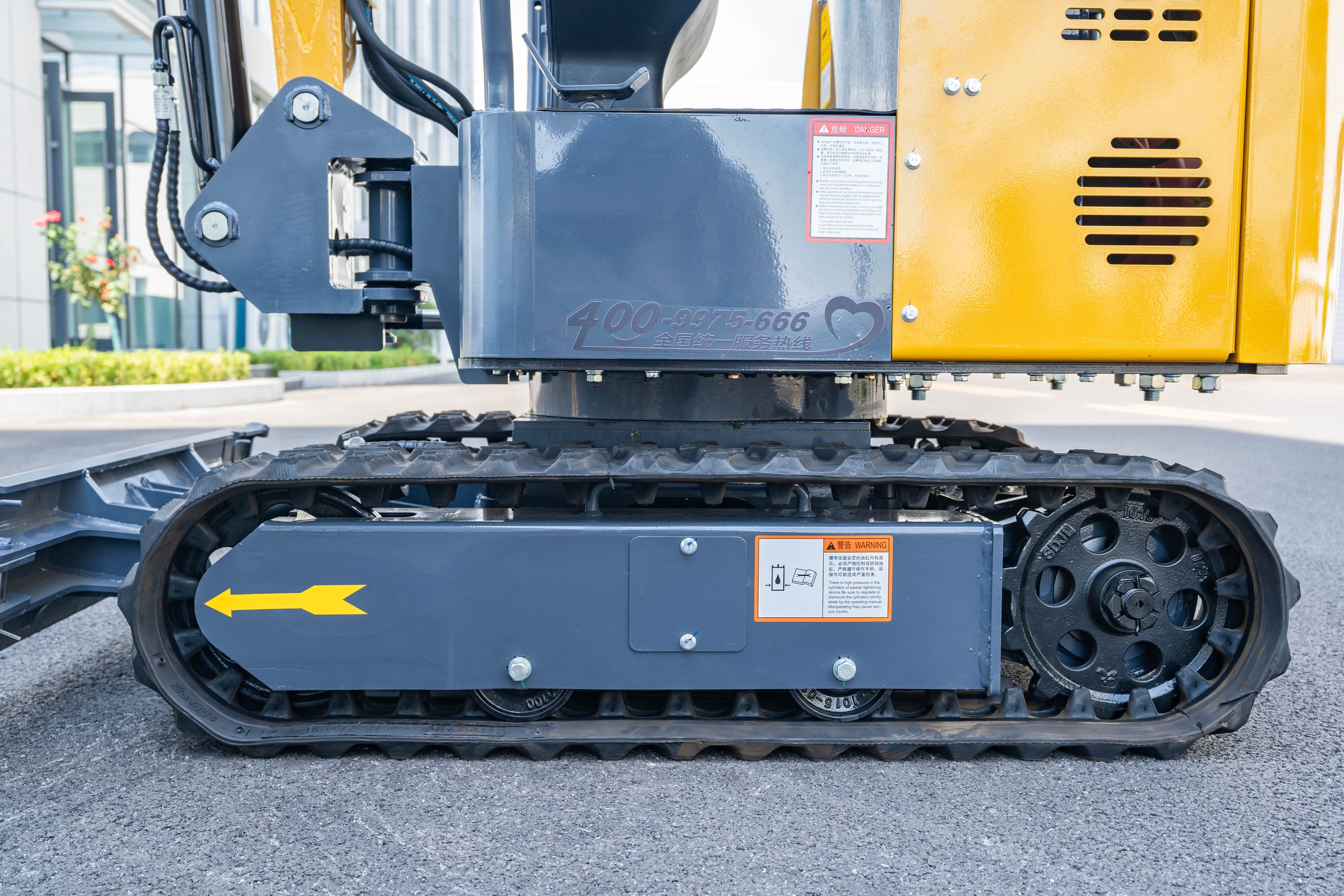 HENGWANG 1.5 Ton Mini Excavator | 15 HP Compact Digger with 2700mm Digging Radius