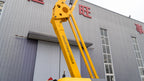 16-meter self-propelled articulated boom lift platform.