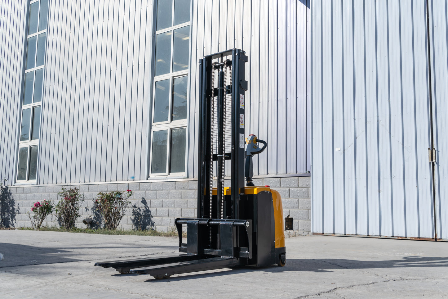 HW2T stacker truck,