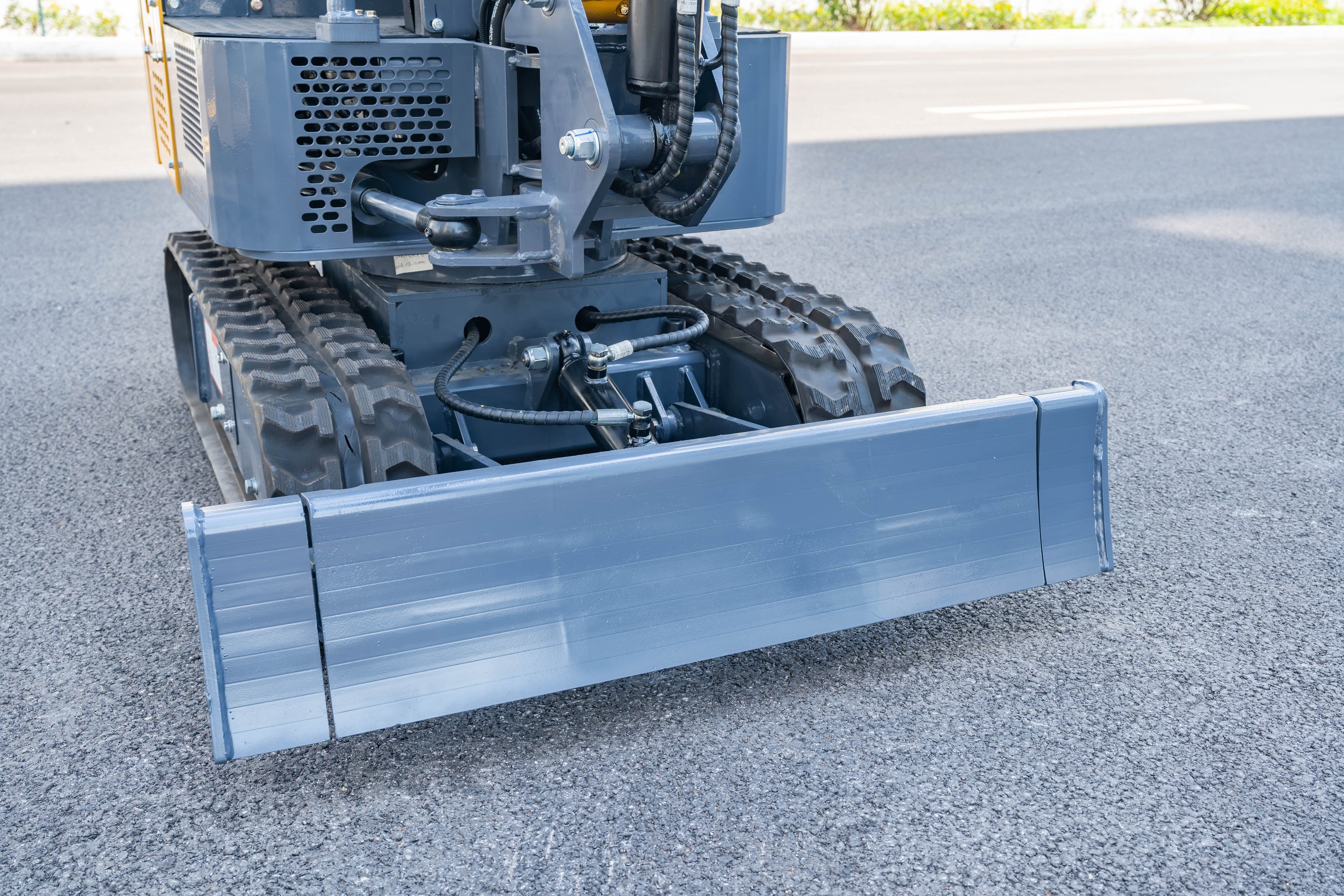 HENGWANG 1.5 Ton Mini Excavator | 15 HP Compact Digger with 2700mm Digging Radius