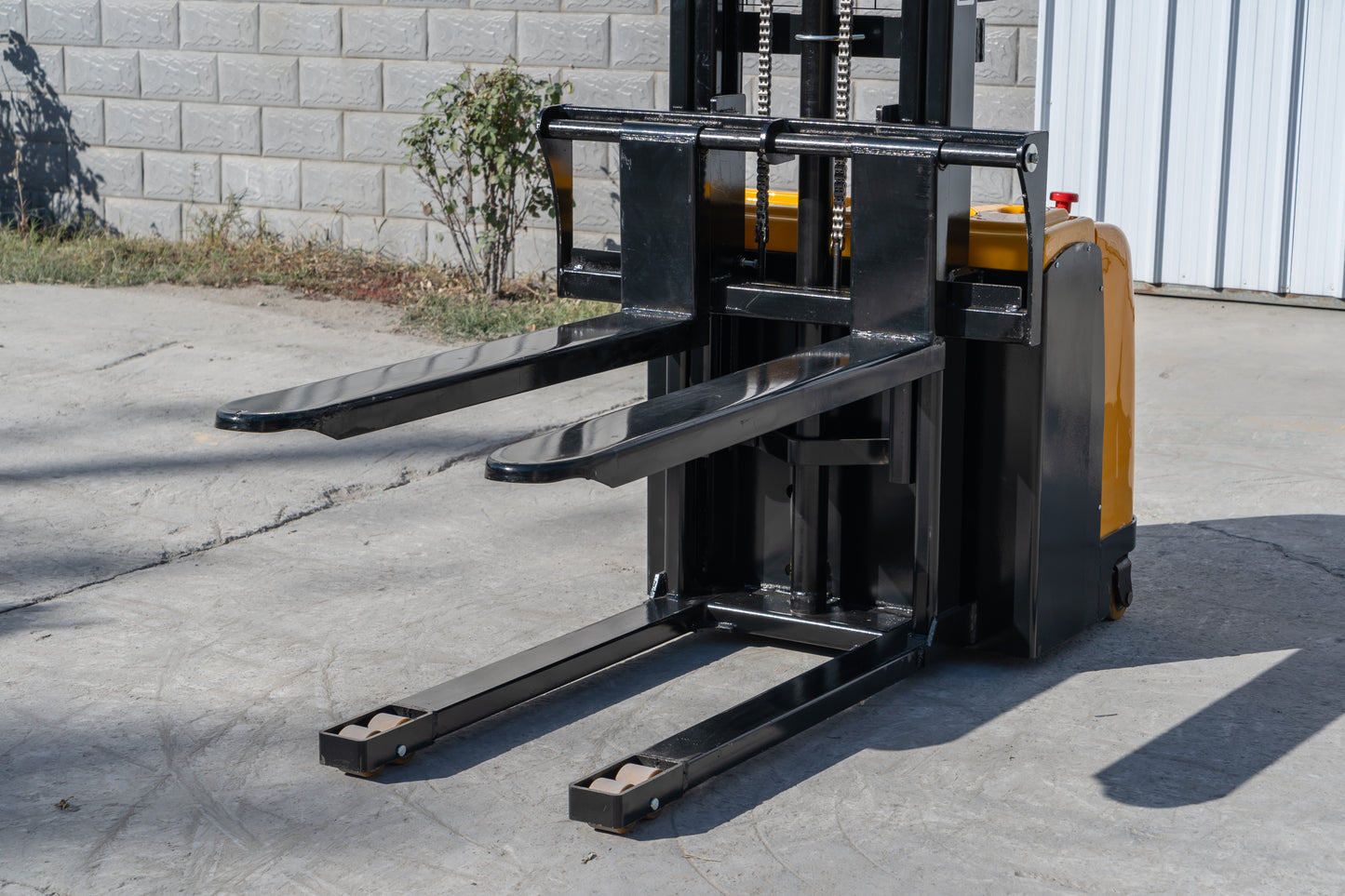 HW2T stacker truck,