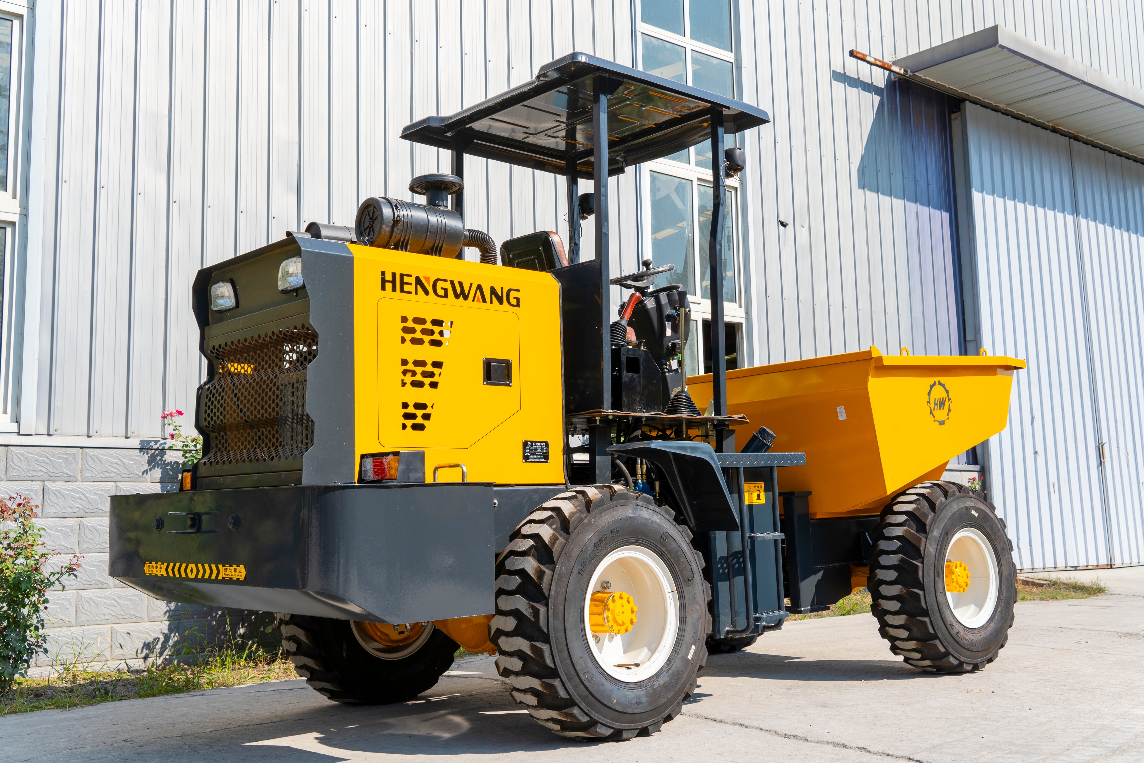 HW-3T wheeled tipper truck.