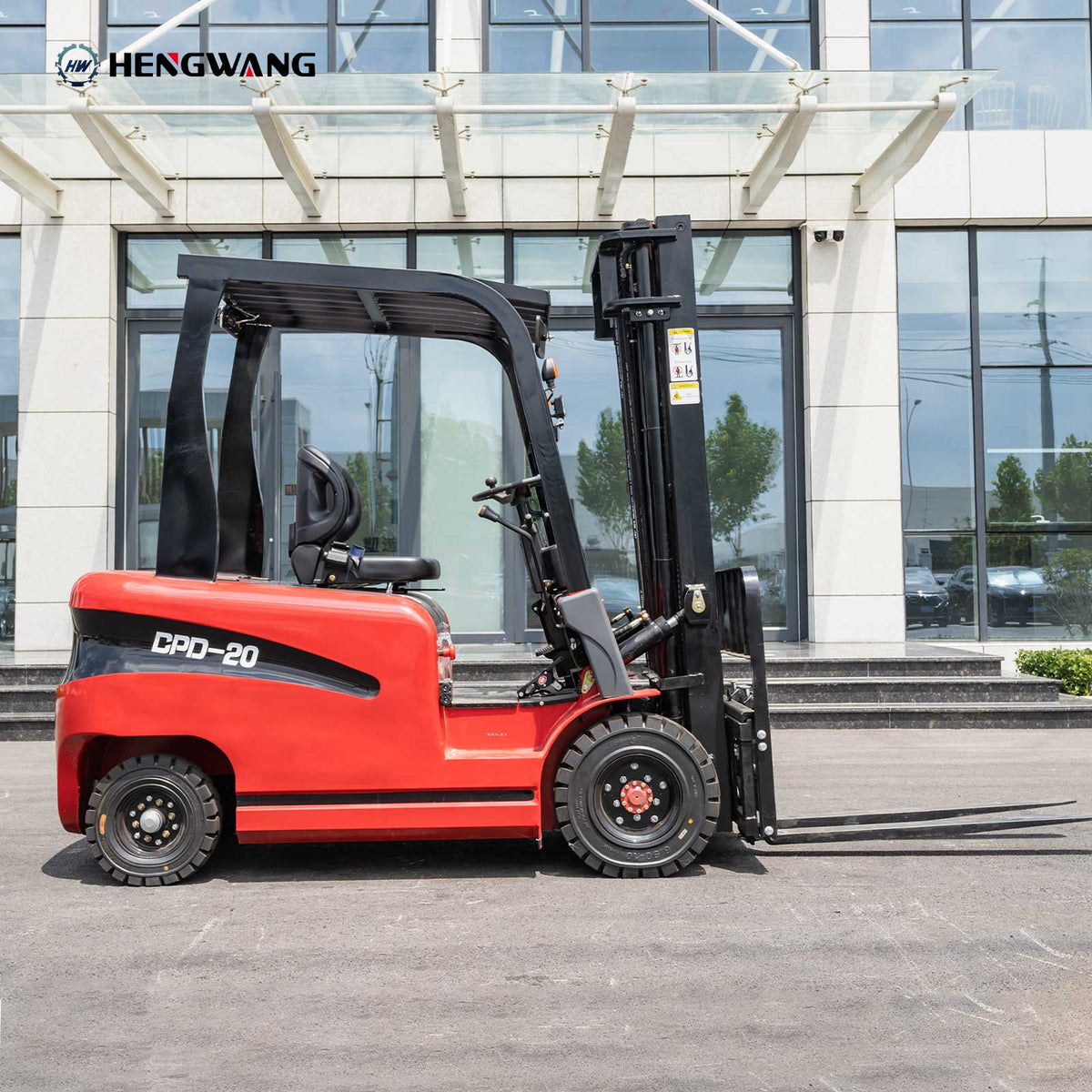 4400 lb electric forklift side view with lifting mast and forks