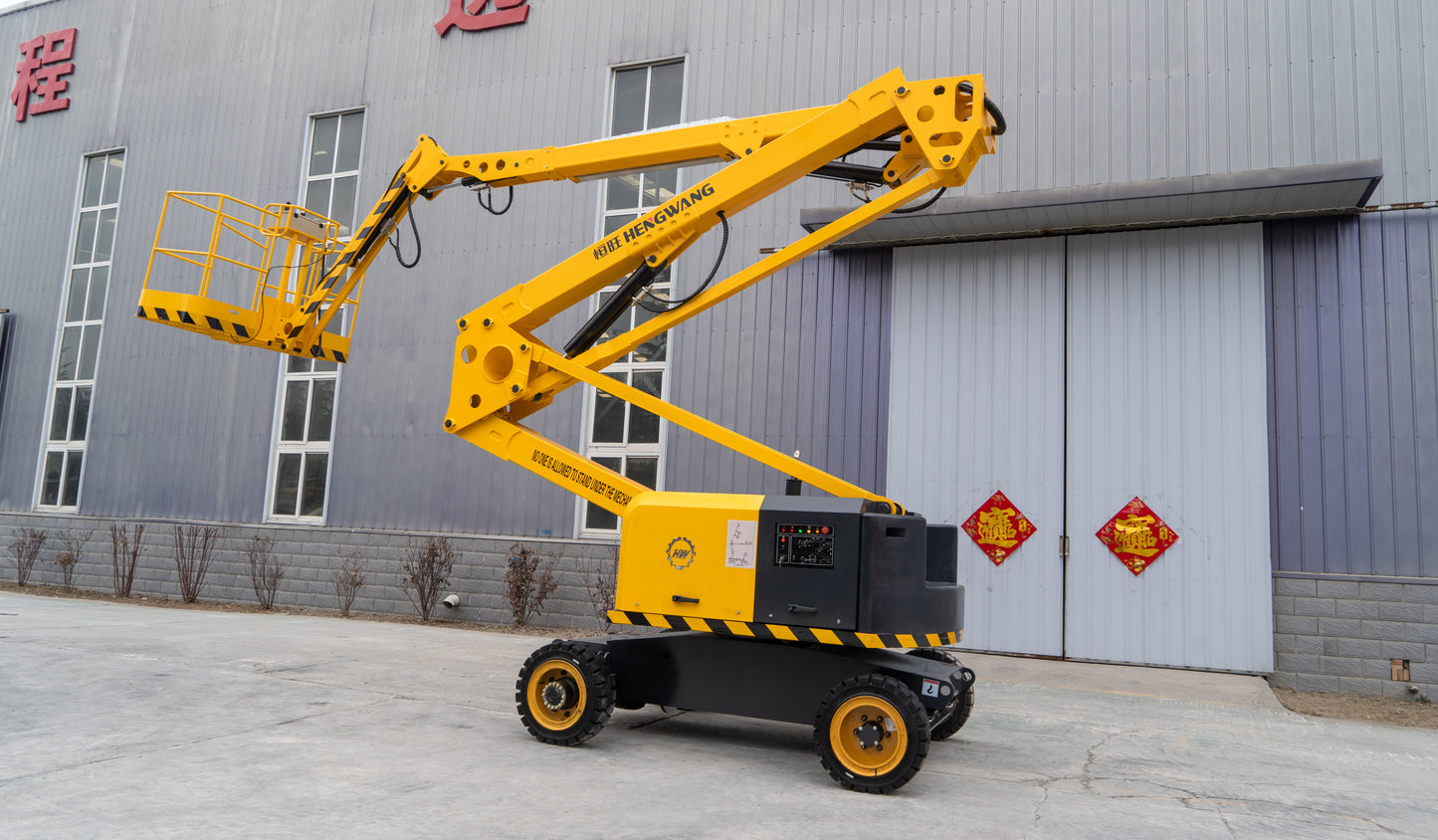 16-meter self-propelled articulated boom lift platform.
