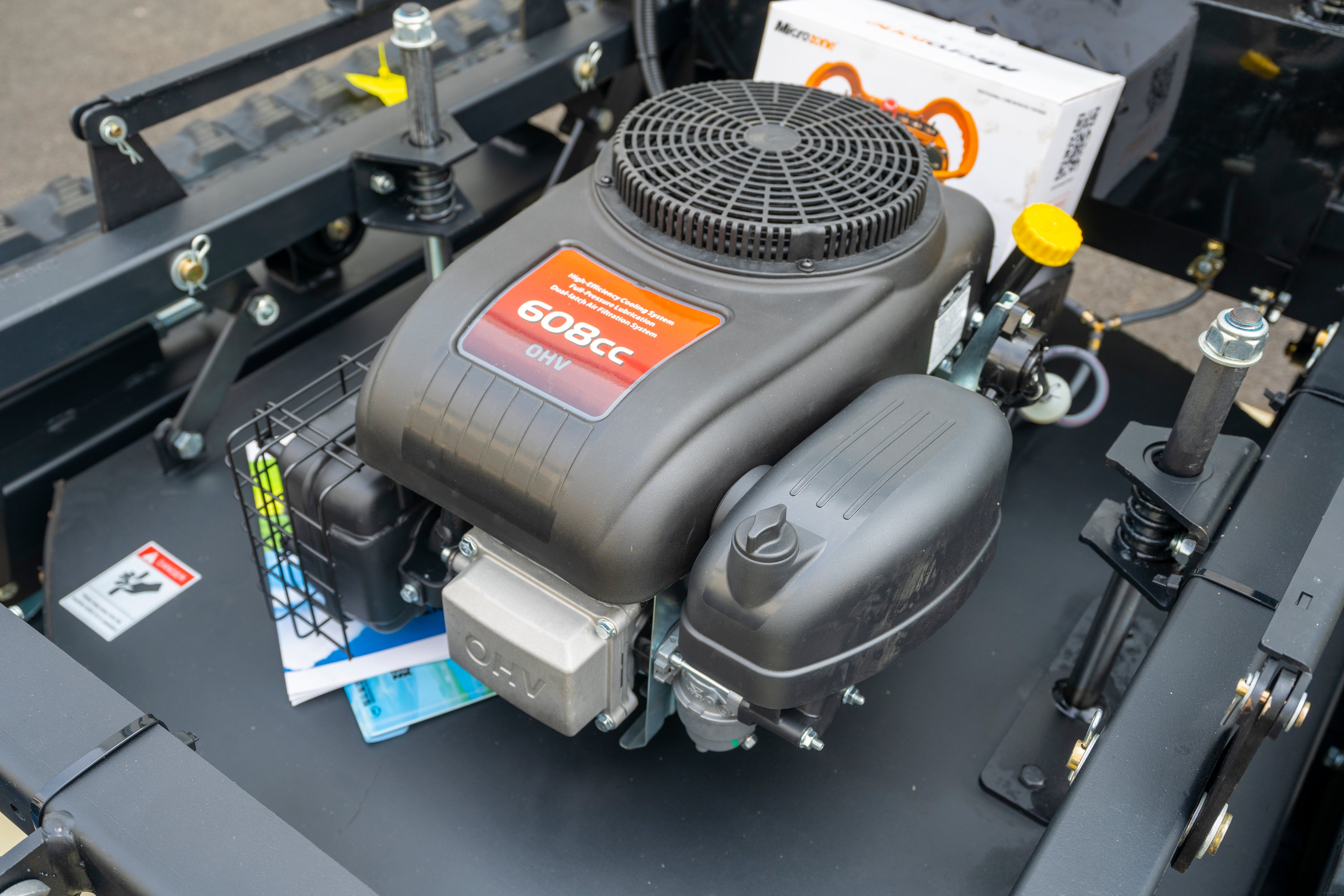 Gasoline remote control lawn mower 22 HP winter snow pusher, detachable