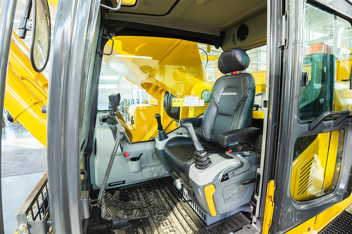 HW1300D large excavator.