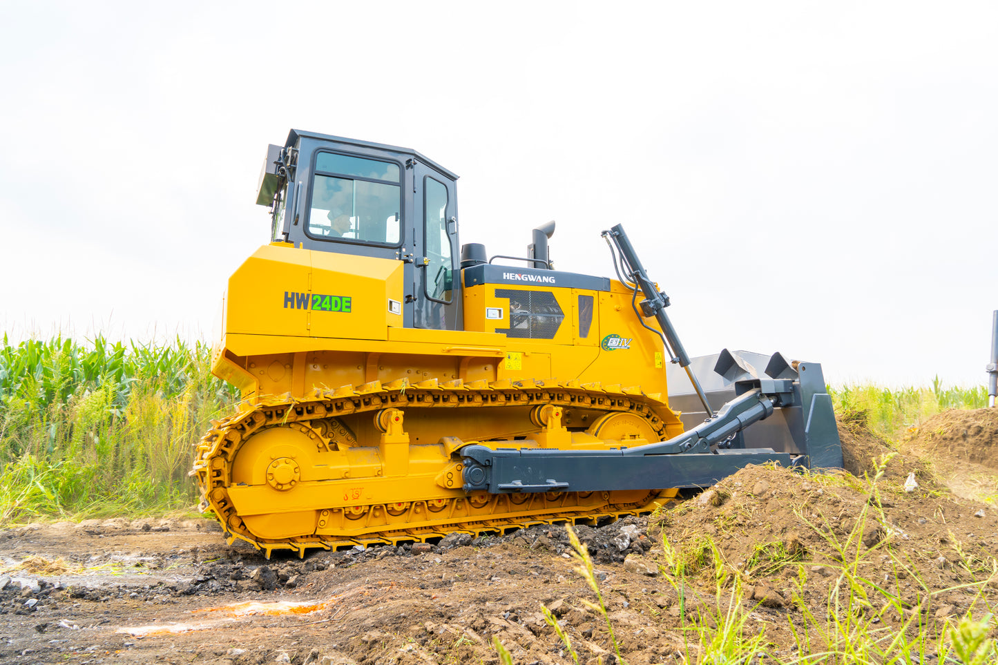 HW24D large bulldozer.